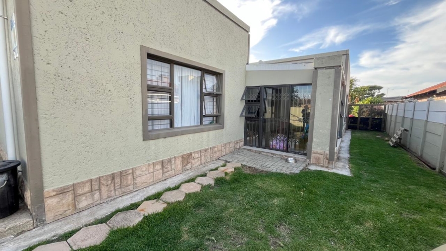 3 Bedroom Property for Sale in Wavecrest Eastern Cape